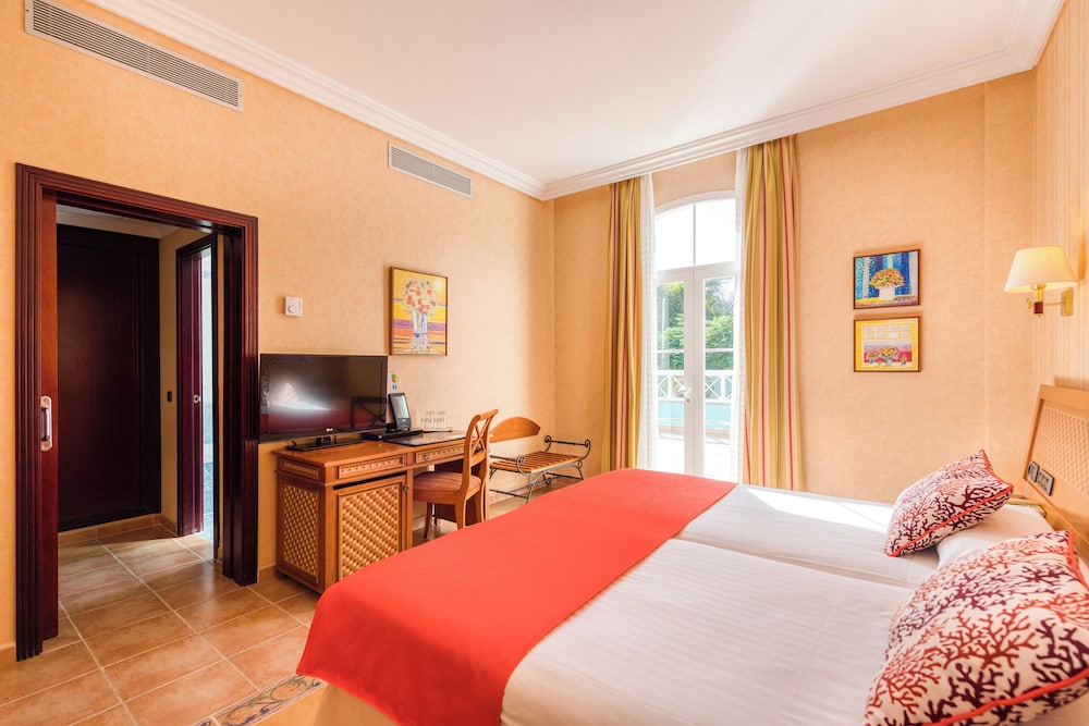 Hotel Cordial Mogán Playa — Hotel rooms in Puerto de Mogan, Canary Islands