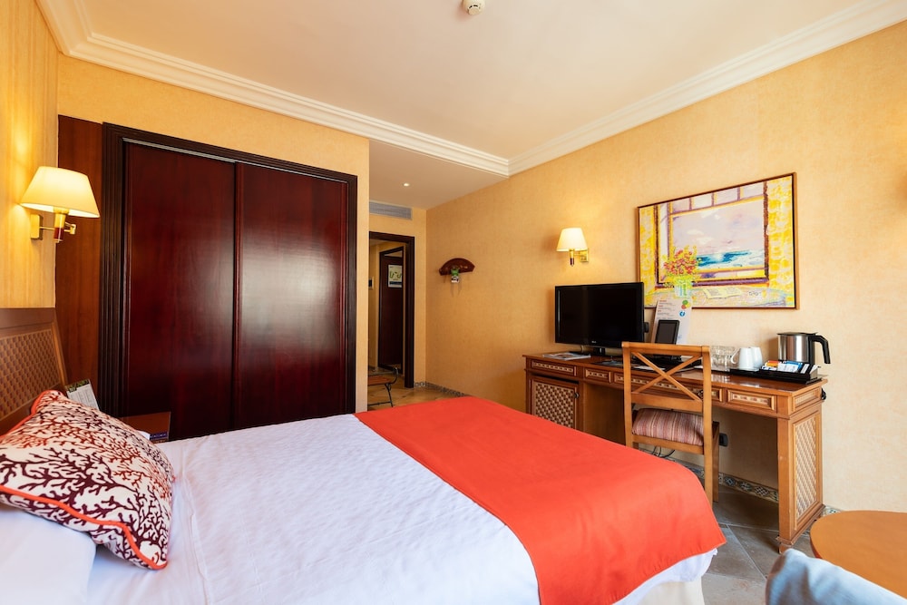 Hotel Cordial Mogán Playa — Hotel rooms in Puerto de Mogan, Canary Islands