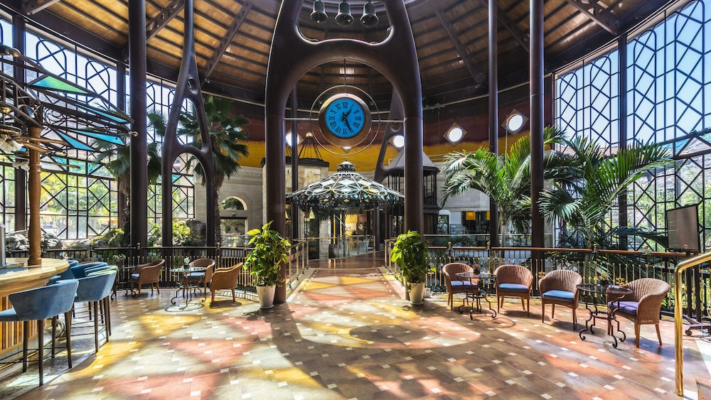 Hotel Cordial Mogán Playa — Hotel building in Puerto de Mogan, Canary Islands