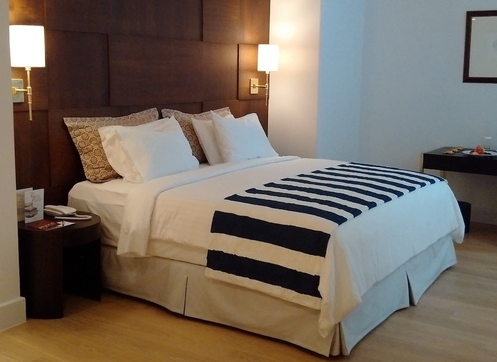 Aquila Atlantis Hotel — Hotel rooms in Heraklion