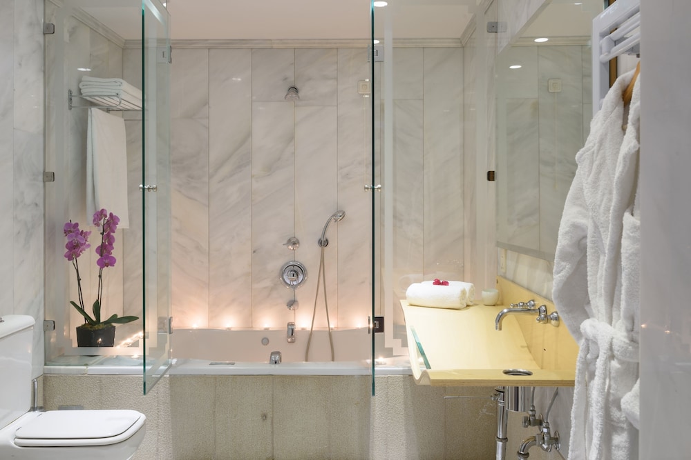 Aquila Atlantis Hotel — Hotel rooms in Heraklion