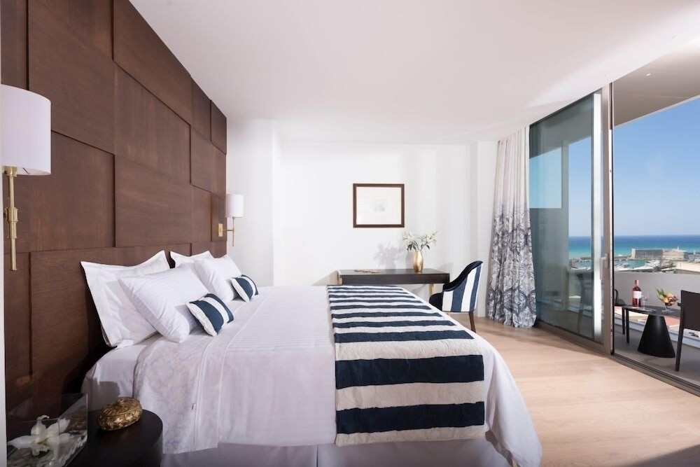 Aquila Atlantis Hotel — Hotel rooms in Heraklion