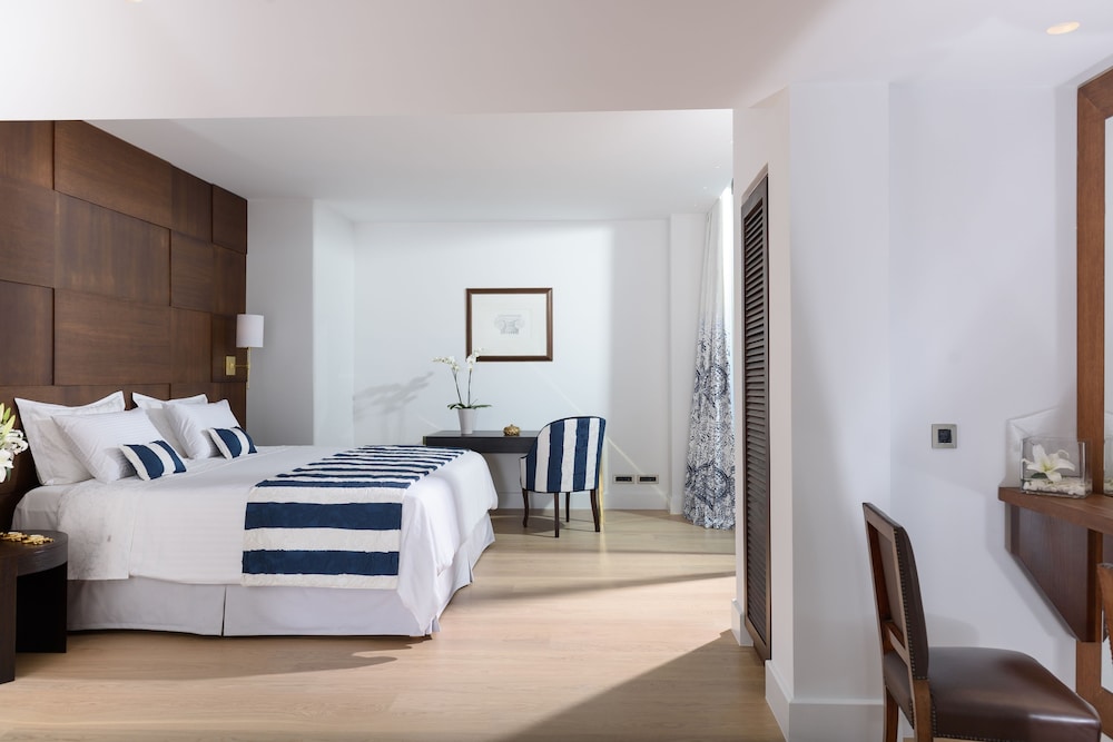 Aquila Atlantis Hotel — Hotel rooms in Heraklion
