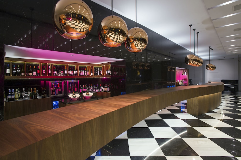 Aquila Atlantis Hotel — Restaurant & bars in Heraklion