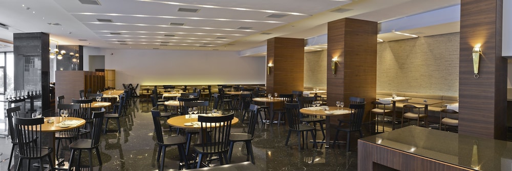 Aquila Atlantis Hotel — Restaurant & bars in Heraklion