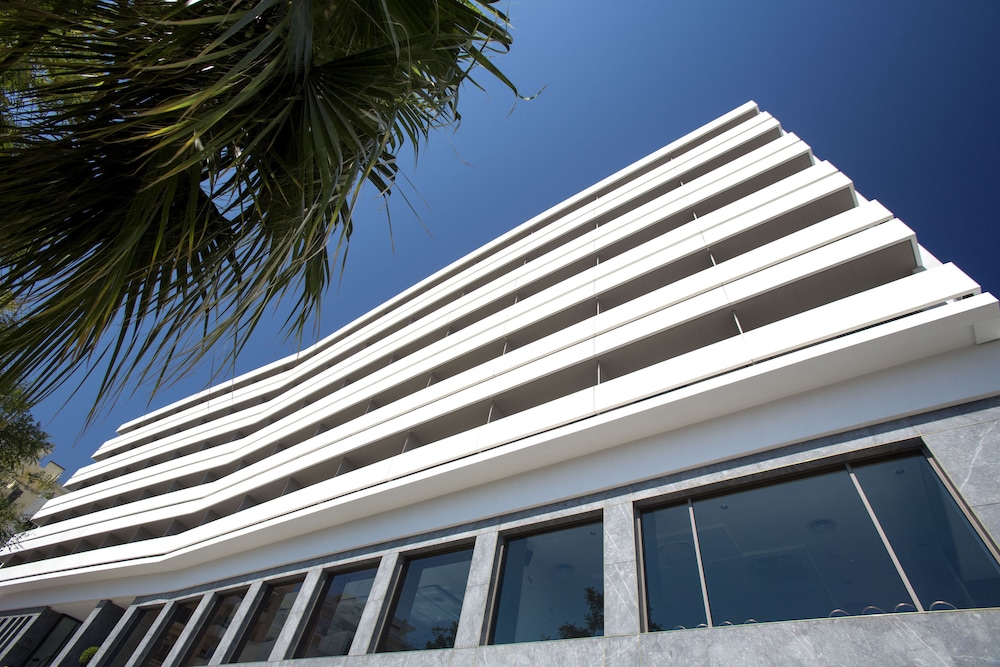 Aquila Atlantis Hotel — Hotel building in Heraklion