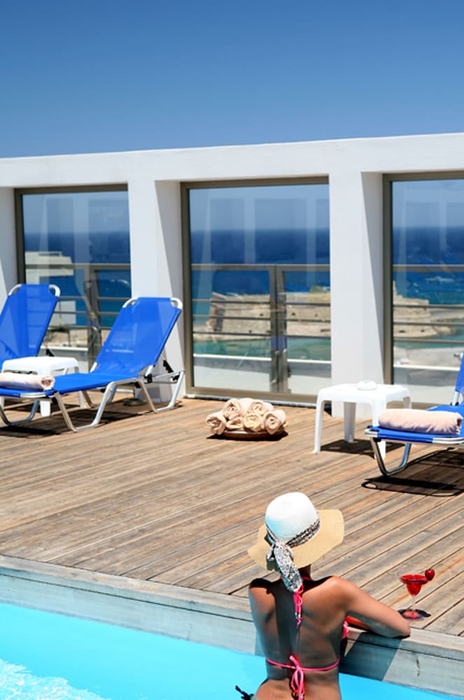 Aquila Atlantis Hotel — Hotel building in Heraklion