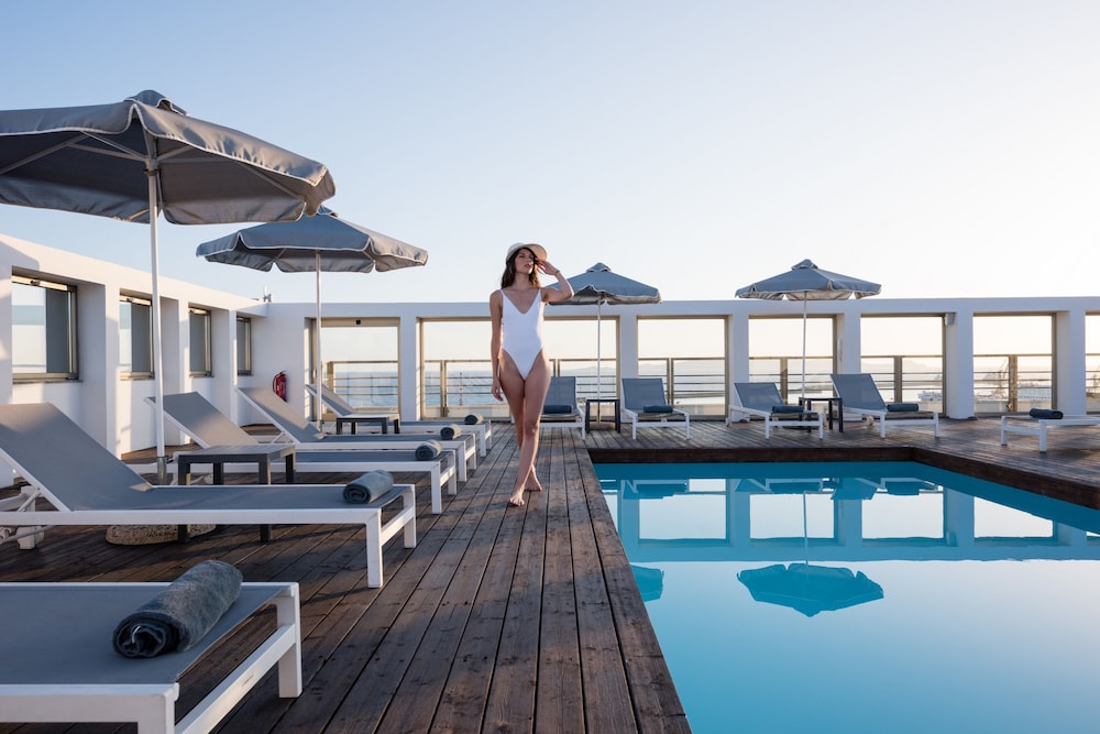 Aquila Atlantis Hotel — Swimming pool in Heraklion
