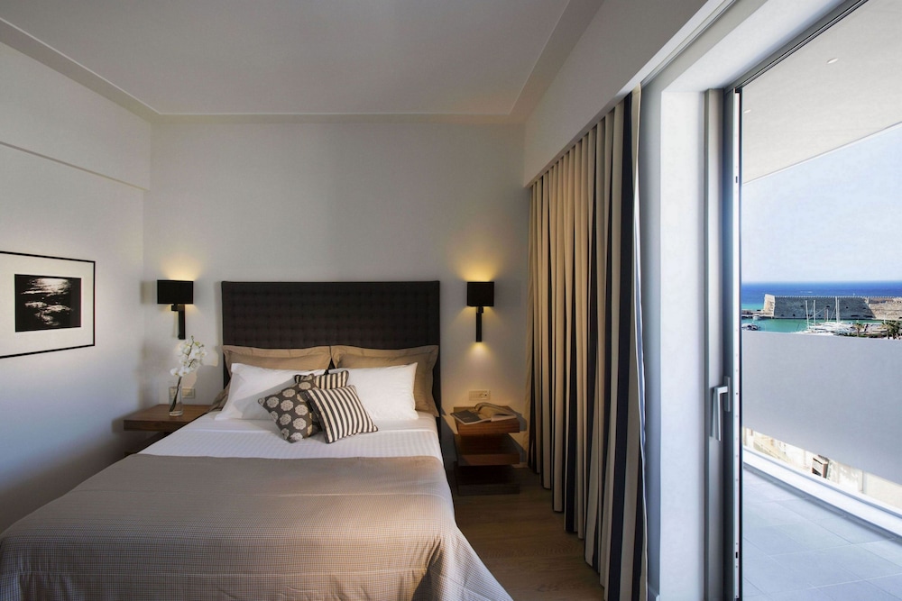 Aquila Atlantis Hotel — Hotel rooms in Heraklion