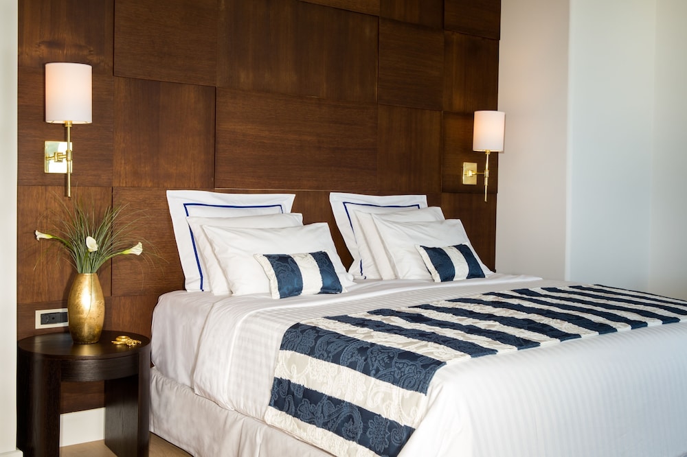 Aquila Atlantis Hotel — Hotel rooms in Heraklion