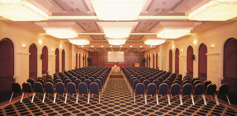 Aquila Atlantis Hotel — Hotel building in Heraklion
