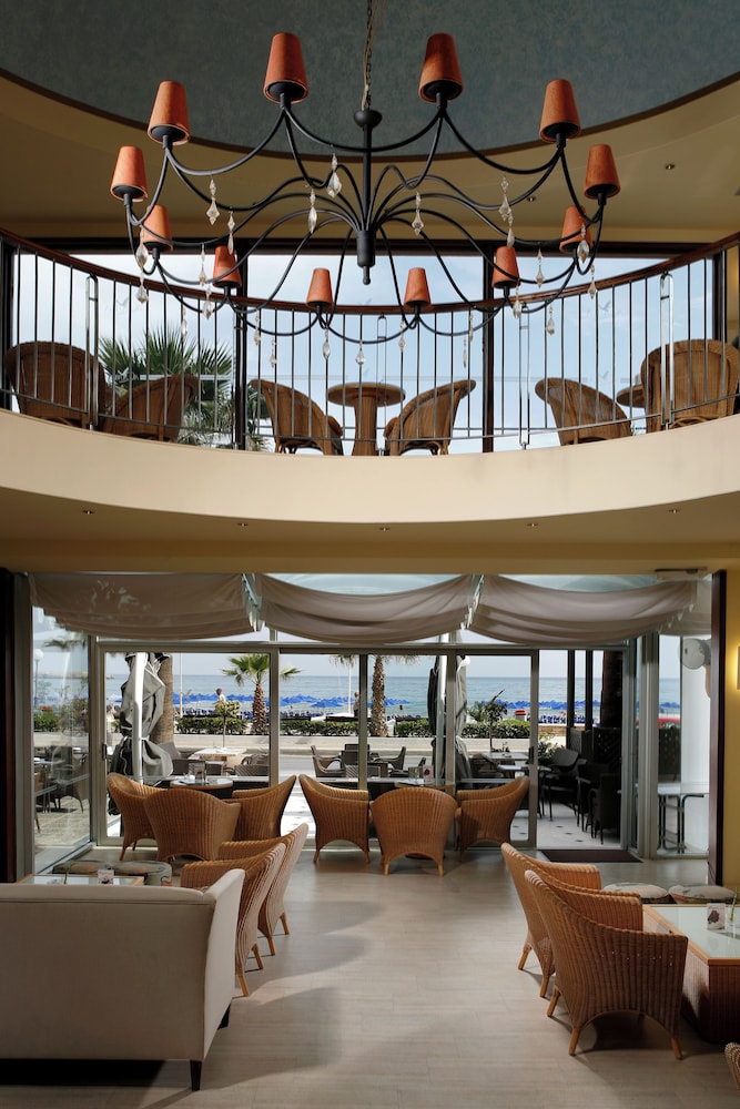 Aquila Porto Rethymno — Restaurant & bars in Rethymnon