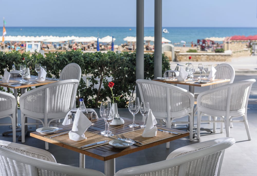 Aquila Porto Rethymno — Restaurant & bars in Rethymnon