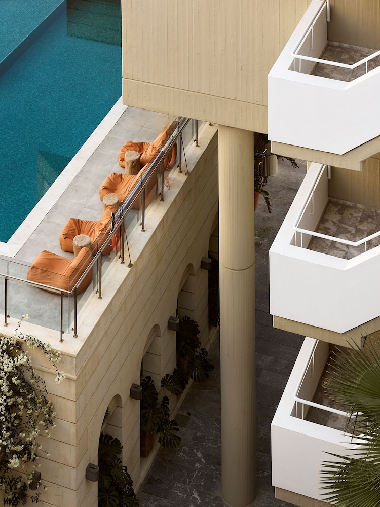 Aquila Porto Rethymno — Hotel building in Rethymnon