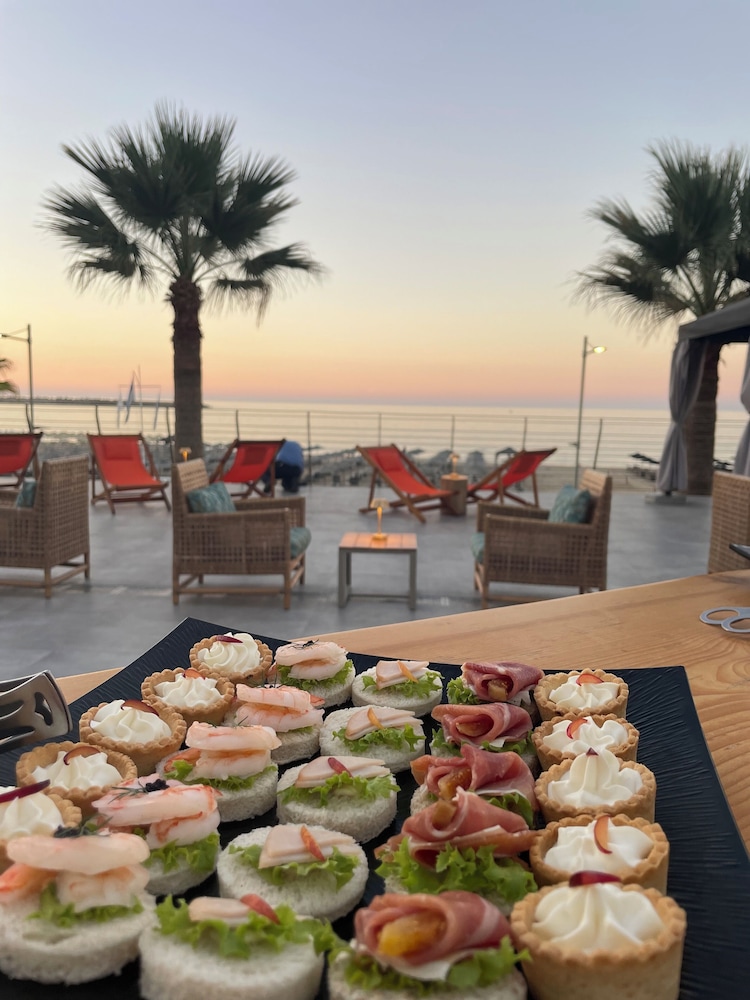 Aquila Porto Rethymno — Restaurant & bars in Rethymnon