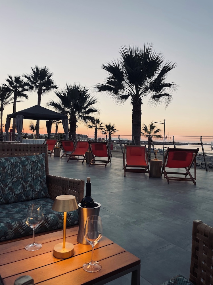 Aquila Porto Rethymno — Restaurant & bars in Rethymnon