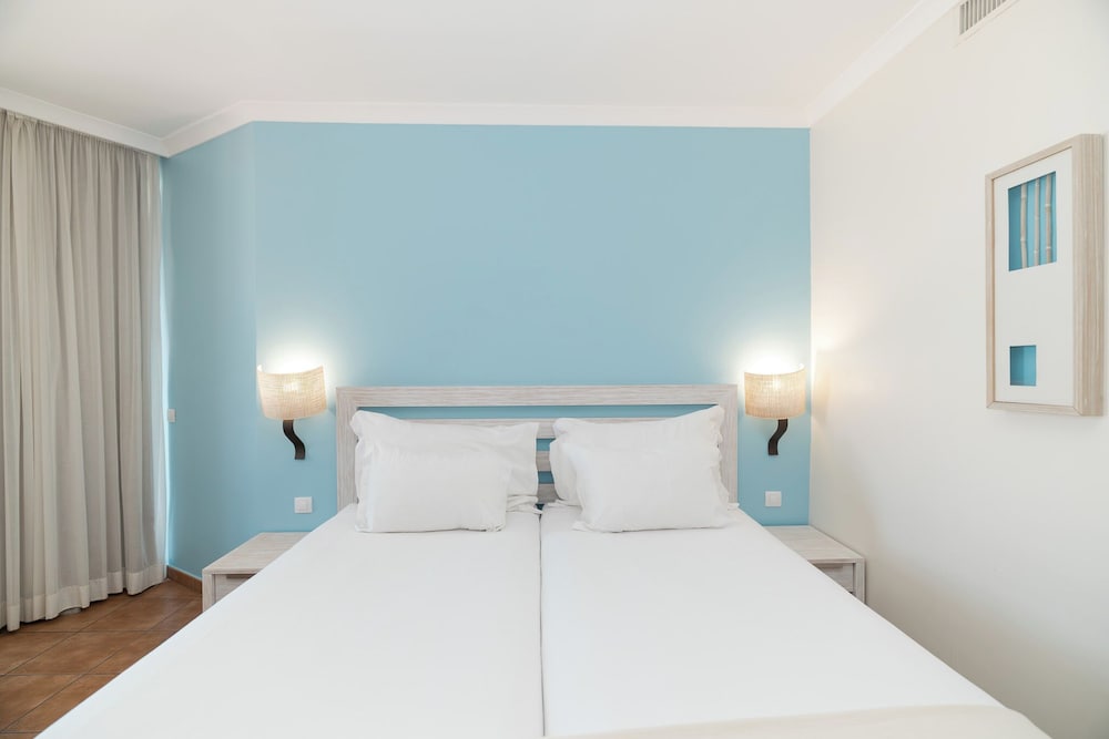 Pestana Viking Beach & Spa Resort — Hotel rooms in Armação de Pêra, Faro