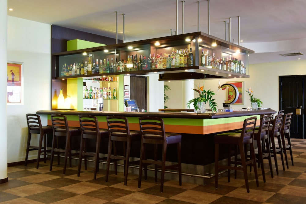 Pestana Viking Beach & Spa Resort — Restaurant & bars in Armação de Pêra, Faro