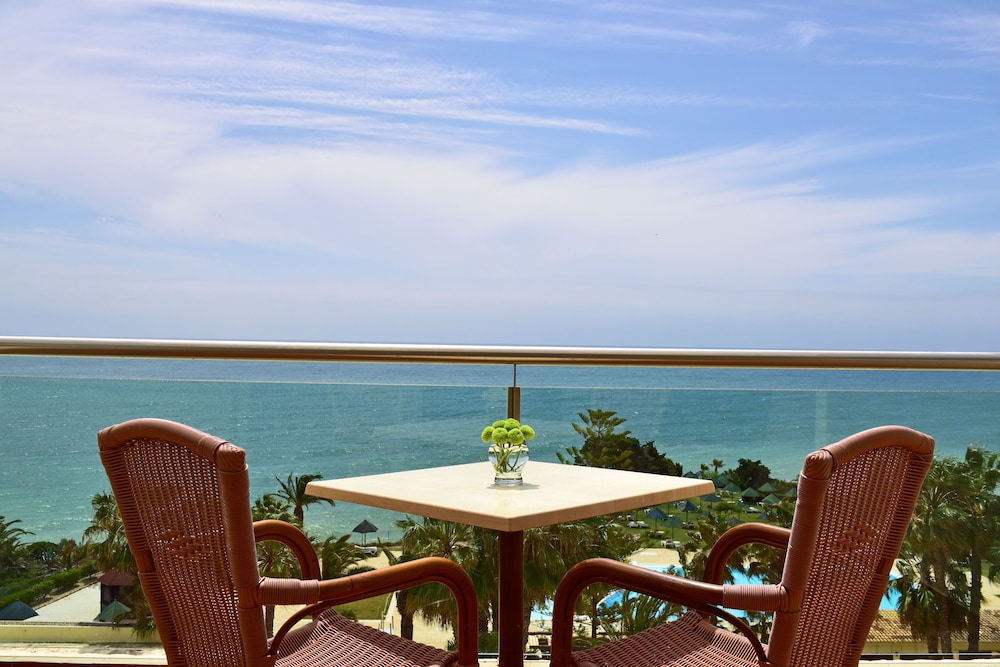 Pestana Viking Beach & Spa Resort — Hotel rooms in Armação de Pêra, Faro