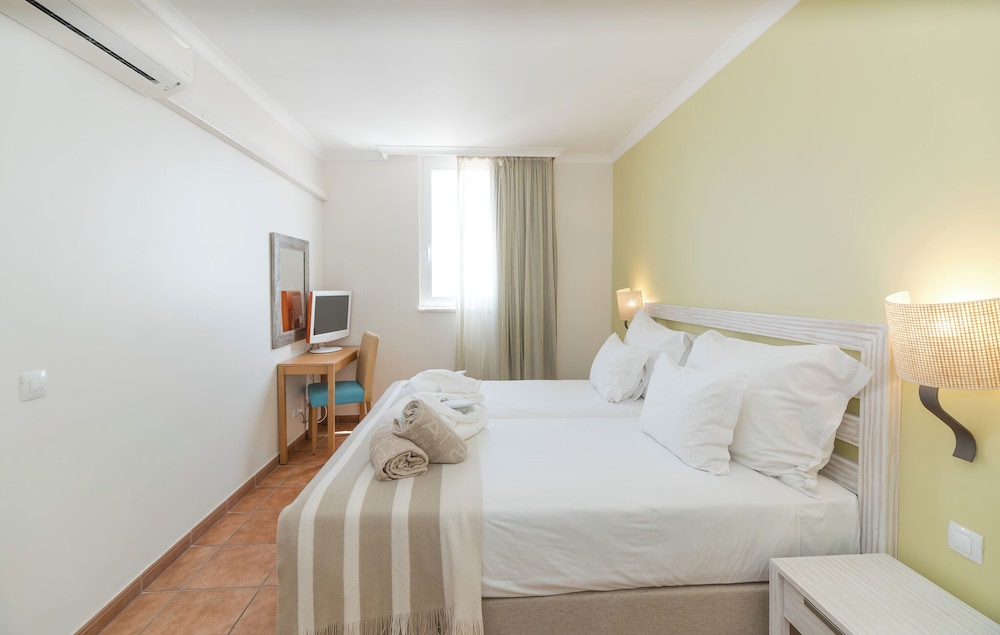 Pestana Viking Beach & Spa Resort — Hotel rooms in Armação de Pêra, Faro