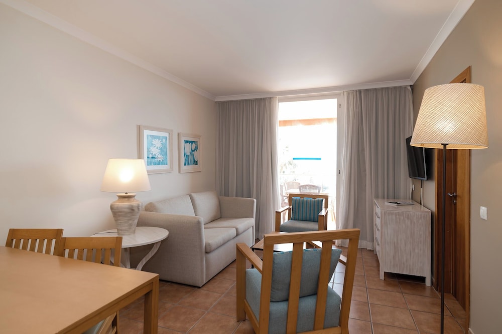 Pestana Viking Beach & Spa Resort — Hotel rooms in Armação de Pêra, Faro