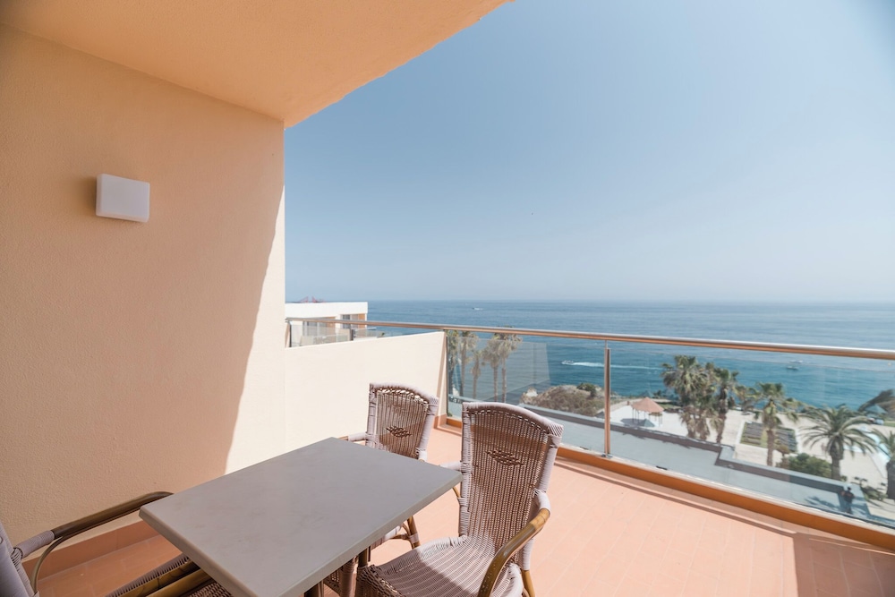 Pestana Viking Beach & Spa Resort — Hotel rooms in Armação de Pêra, Faro