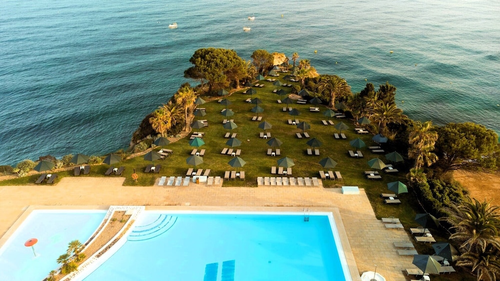 Pestana Viking Beach & Spa Resort — Swimming pool in Armação de Pêra, Faro