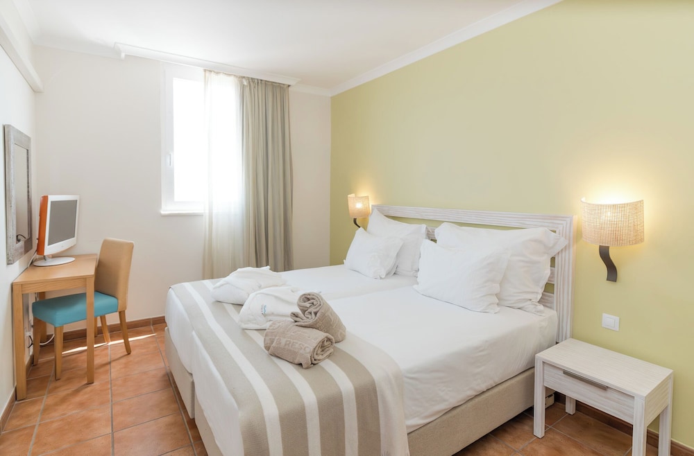 Pestana Viking Beach & Spa Resort — Hotel rooms in Armação de Pêra, Faro