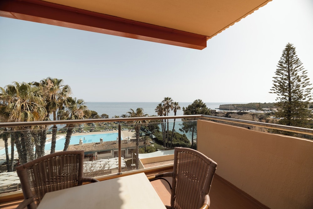 Pestana Viking Beach & Spa Resort — Swimming pool in Armação de Pêra, Faro