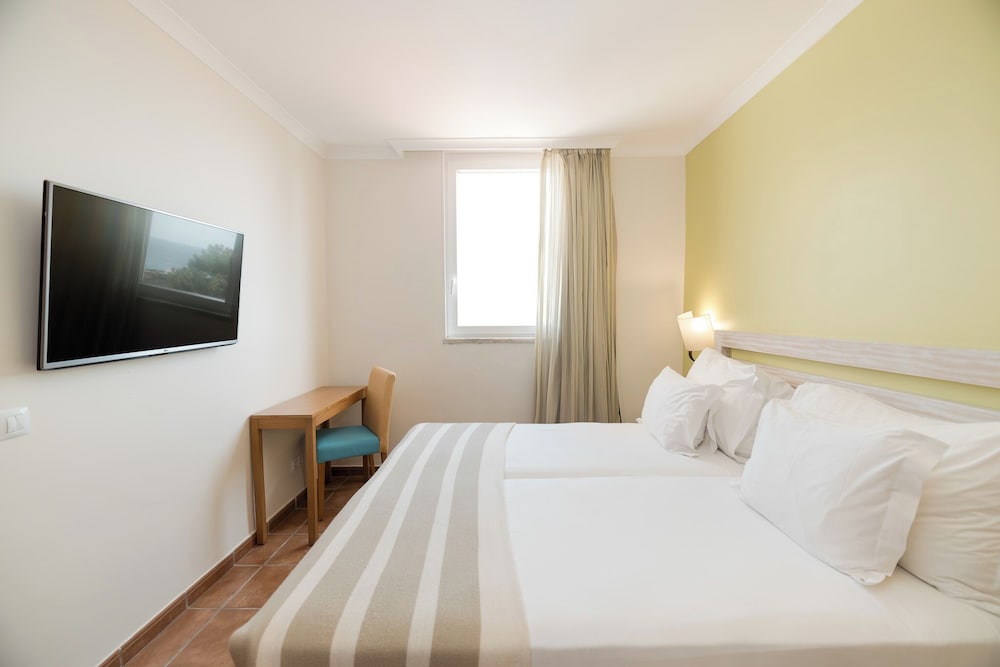 Pestana Viking Beach & Spa Resort — Hotel rooms in Armação de Pêra, Faro