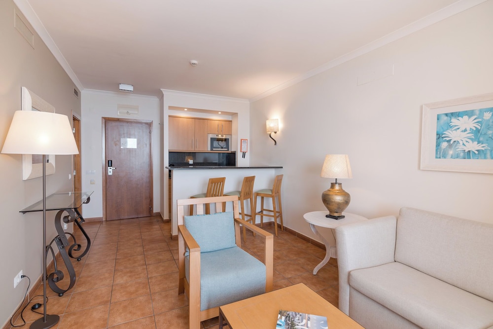 Pestana Viking Beach & Spa Resort — Hotel rooms in Armação de Pêra, Faro