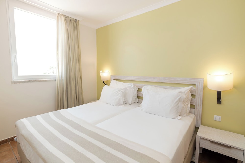 Pestana Viking Beach & Spa Resort — Hotel rooms in Armação de Pêra, Faro