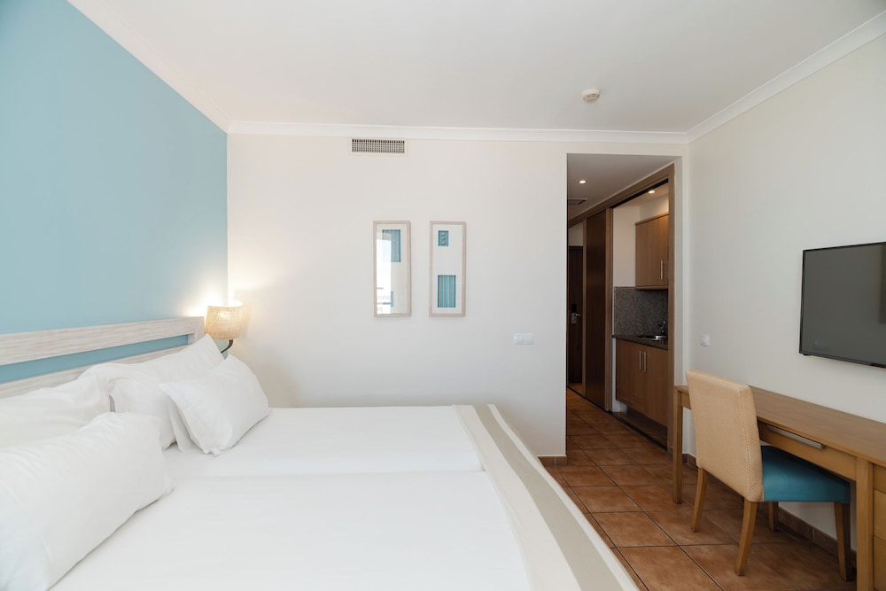 Pestana Viking Beach & Spa Resort — Hotel rooms in Armação de Pêra, Faro