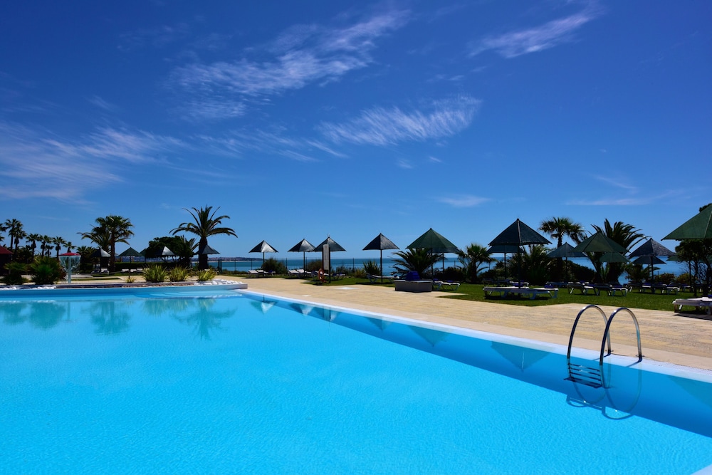 Pestana Viking Beach & Spa Resort — Swimming pool in Armação de Pêra, Faro