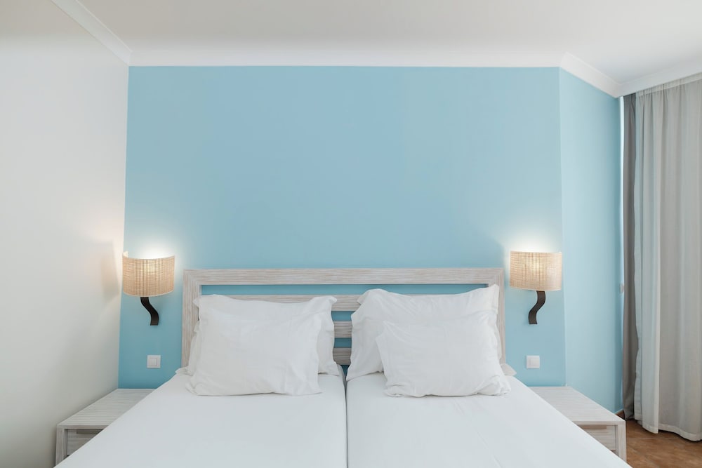Pestana Viking Beach & Spa Resort — Hotel rooms in Armação de Pêra, Faro