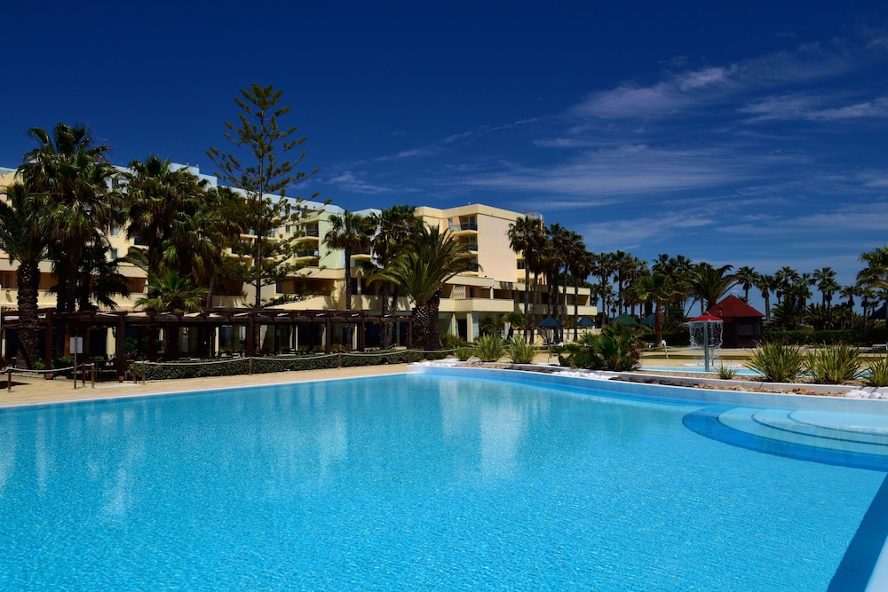 Pestana Viking Beach & Spa Resort — Swimming pool in Armação de Pêra, Faro