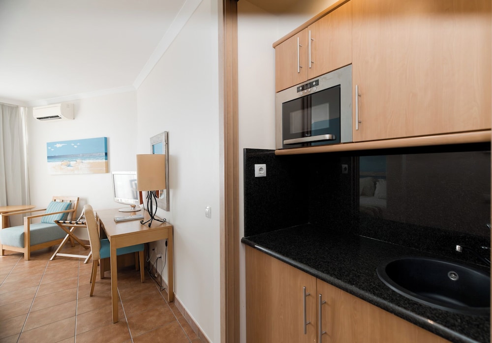 Pestana Viking Beach & Spa Resort — Hotel rooms in Armação de Pêra, Faro