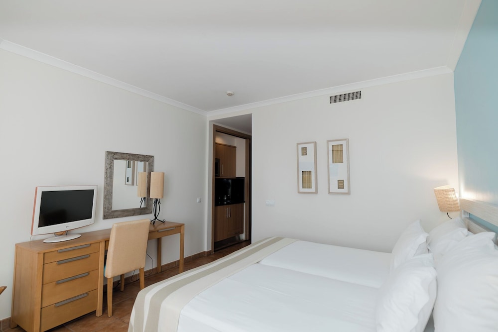 Pestana Viking Beach & Spa Resort — Hotel rooms in Armação de Pêra, Faro