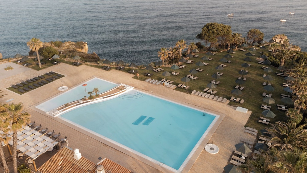 Pestana Viking Beach & Spa Resort — Swimming pool in Armação de Pêra, Faro