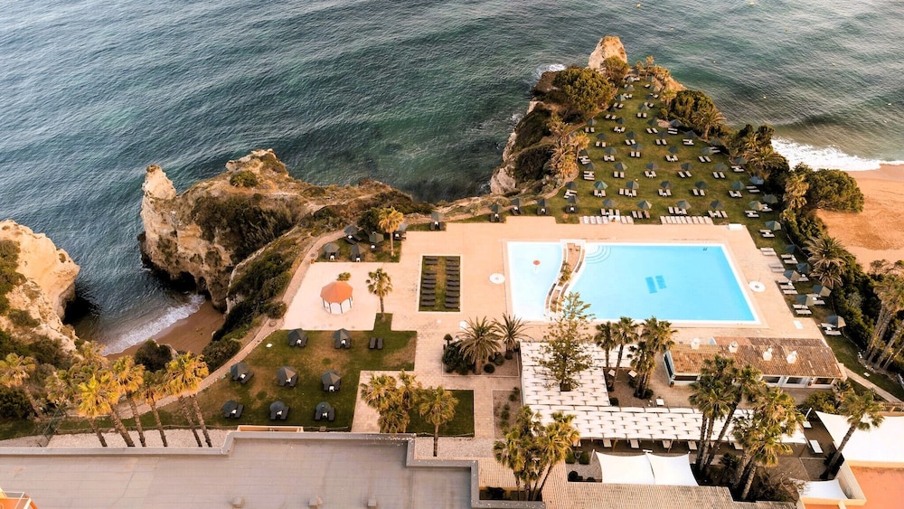 Pestana Viking Beach & Spa Resort — Swimming pool in Armação de Pêra, Faro