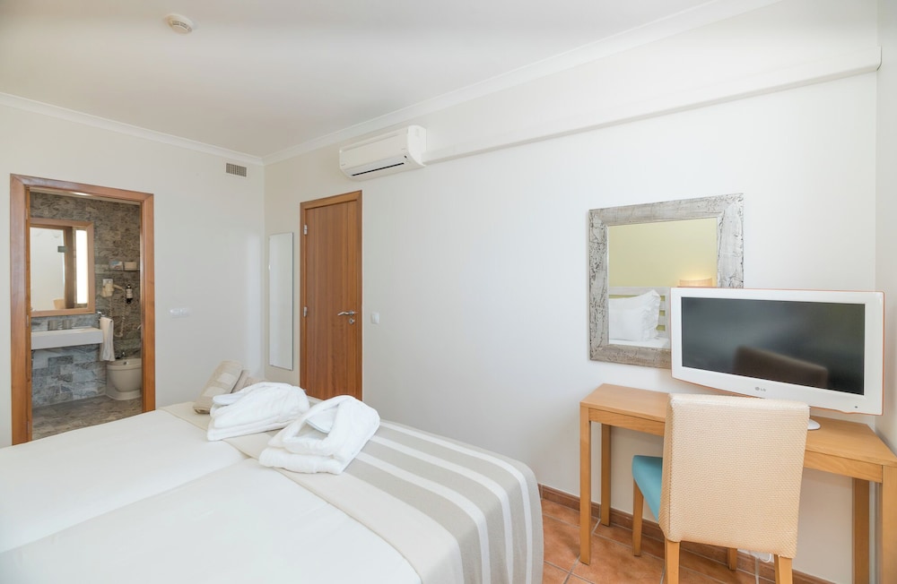 Pestana Viking Beach & Spa Resort — Hotel rooms in Armação de Pêra, Faro