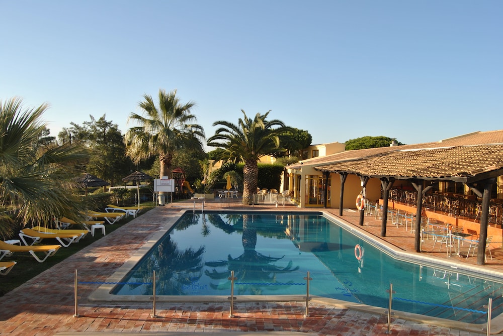 Hotel Pinhal do Sol — Swimming pool in Quarteira, Faro