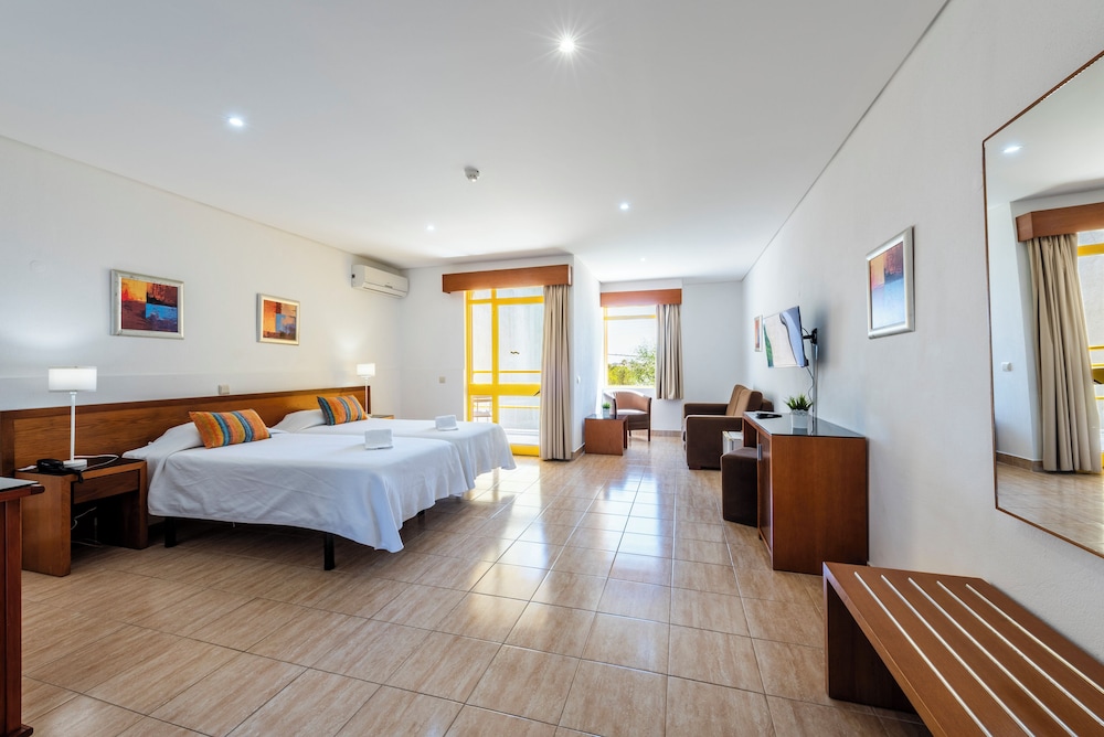 Hotel Pinhal do Sol — Hotel rooms in Quarteira, Faro