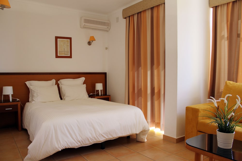 Hotel Pinhal do Sol — Hotel rooms in Quarteira, Faro