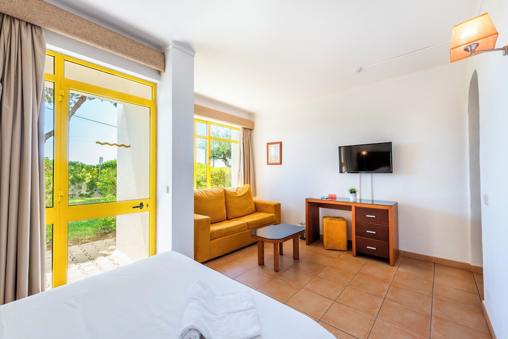 Hotel Pinhal do Sol — Hotel rooms in Quarteira, Faro