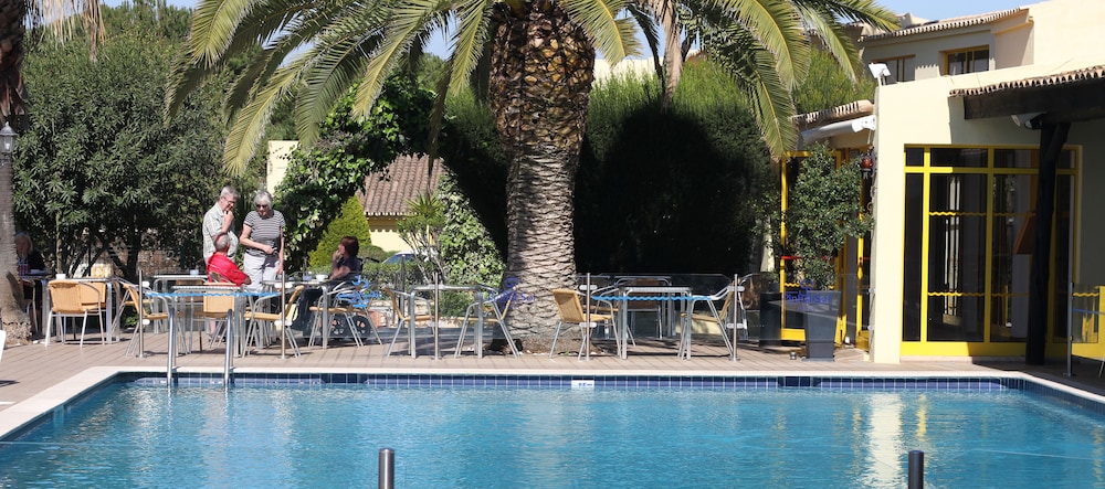 Hotel Pinhal do Sol — Swimming pool in Quarteira, Faro