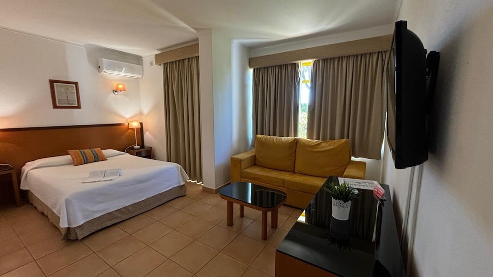 Hotel Pinhal do Sol — Hotel rooms in Quarteira, Faro