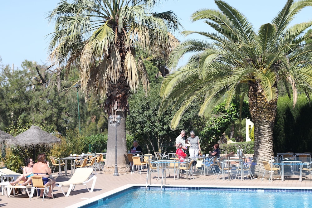 Hotel Pinhal do Sol — Swimming pool in Quarteira, Faro