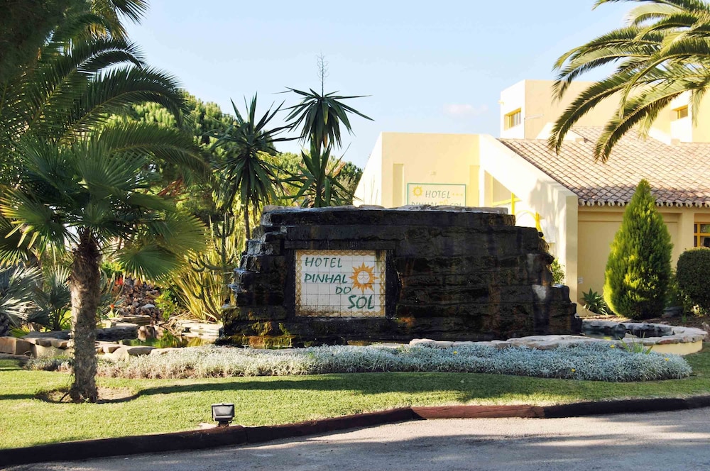 Hotel Pinhal do Sol — Hotel building in Quarteira, Faro
