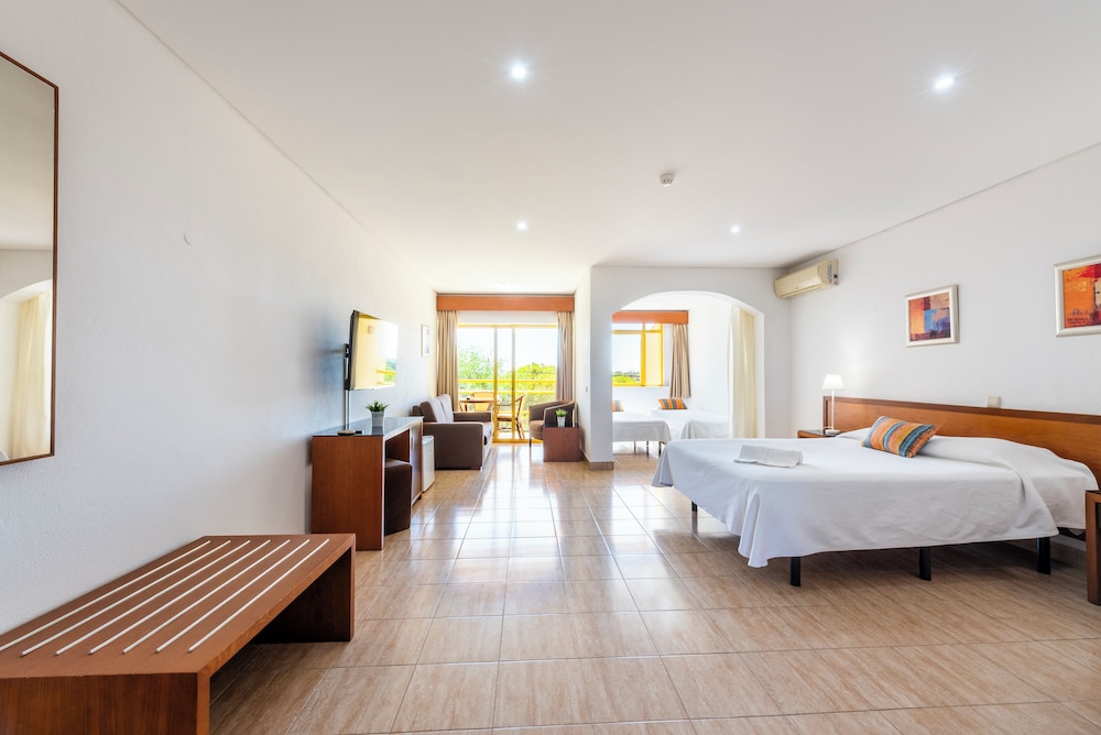 Hotel Pinhal do Sol — Hotel rooms in Quarteira, Faro